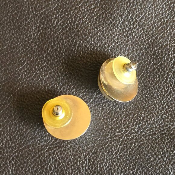 large faux pearl & goldtone round stud earrings, vintage - Picture 2 of 6